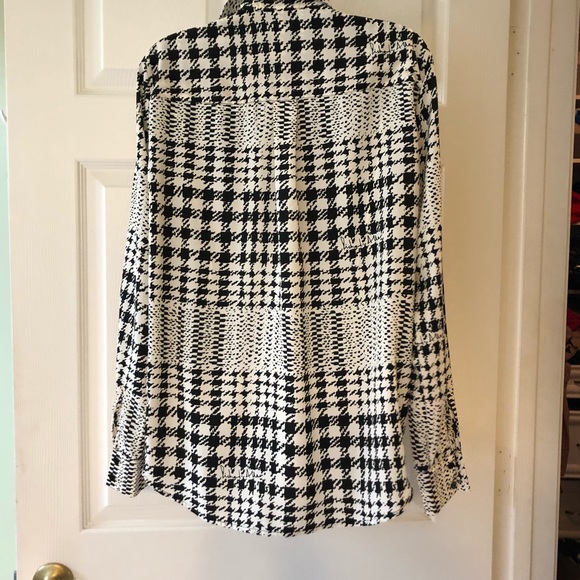 Elegant button down blouse. Worn once. - Picture 5 of 5